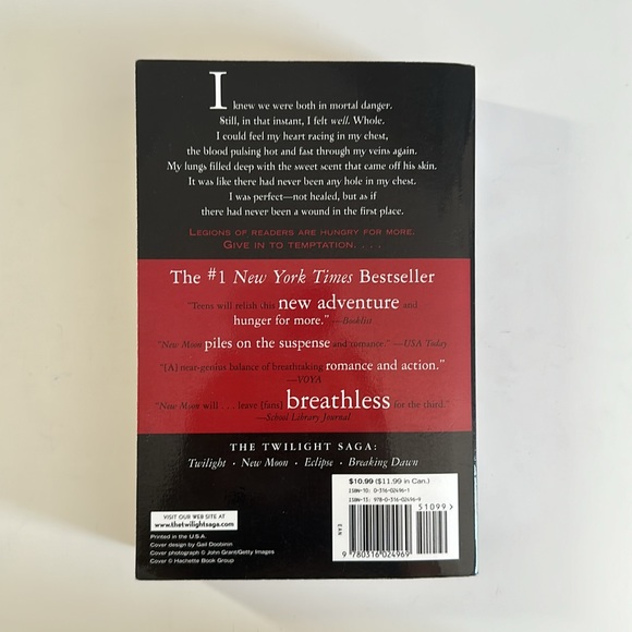 Twilight Saga, New Moon Book - Picture 2 of 2